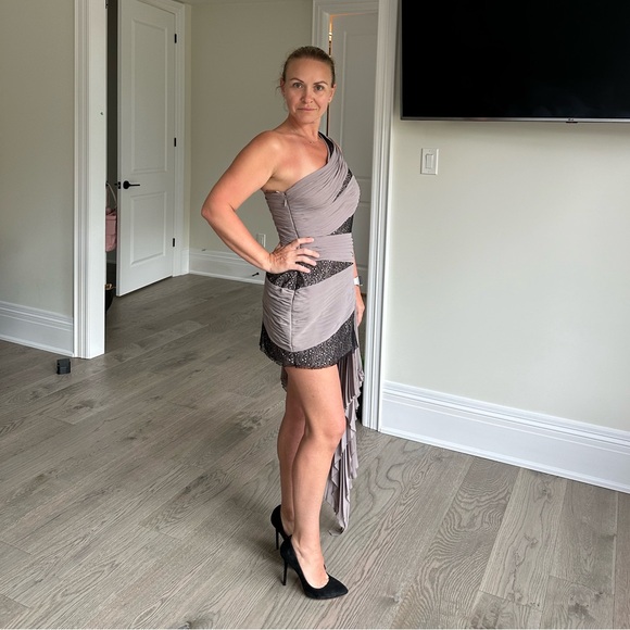 BCBG MAXAZRIA Runway mini dress with black lace pleated tail - Picture 3 of 15